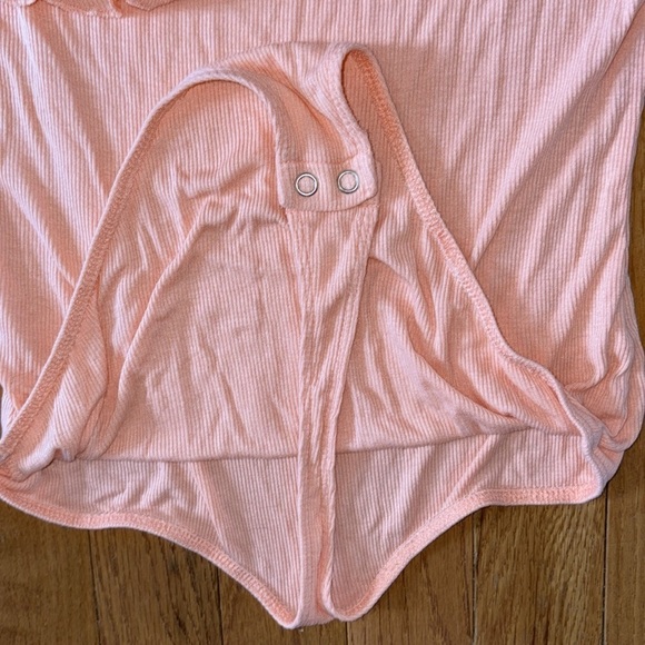 Express Pink Ruffled Bodysuit Size Medium - Picture 8 of 9